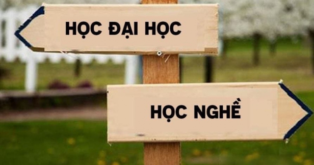 Vocational Study Abroad vs. Traditional University: Which Path Should You Choose?