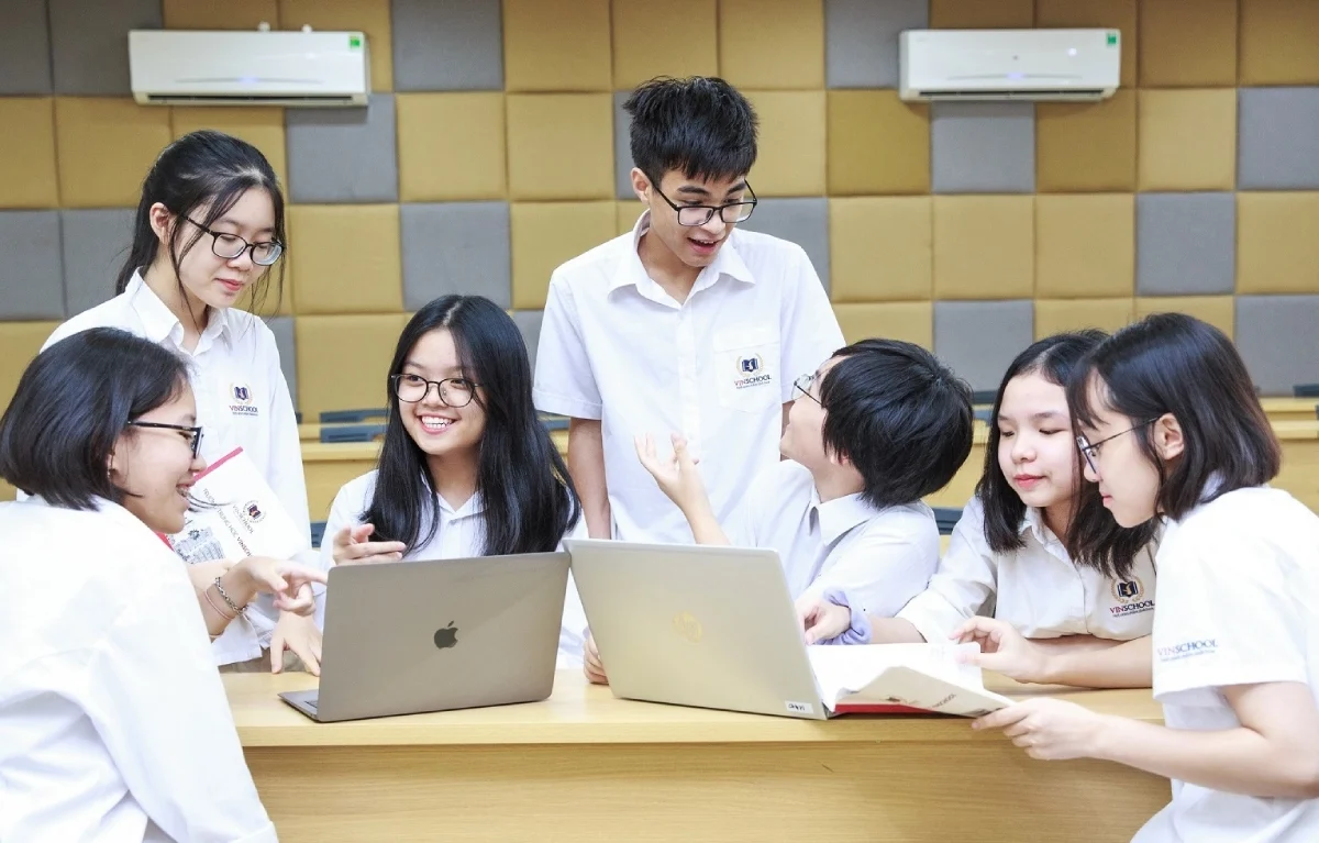 The Career Orientation Pathway from Secondary School – High School – University